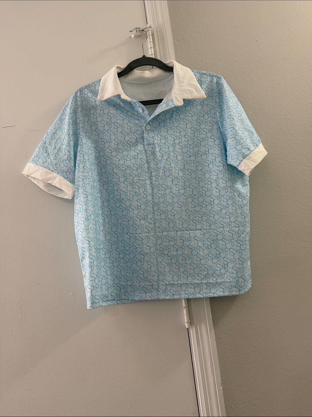 Men's Light Blue Short-Sleeve Shirt with White Collar